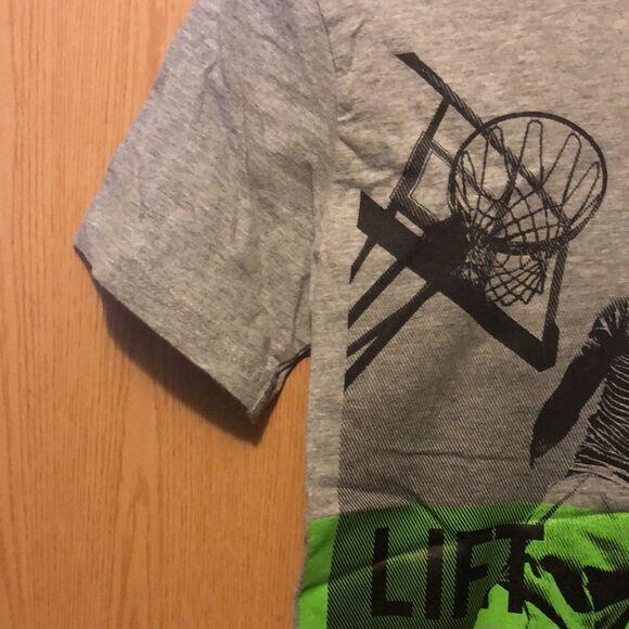 Place size large 10/12 boys Tshirt We have lift off basketball - Picture 4 of 5